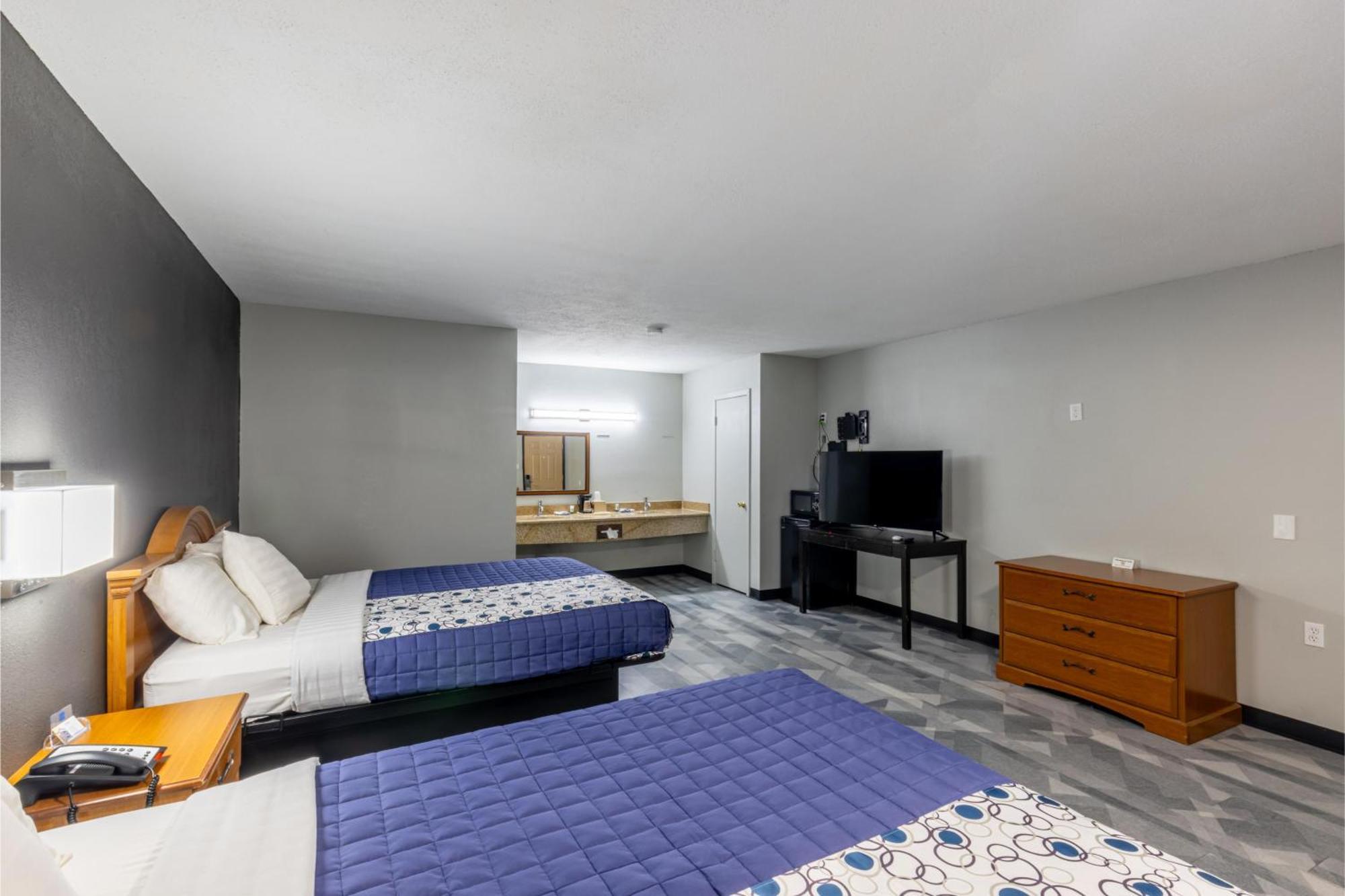 Freer Executive Inn And Studios Exterior photo