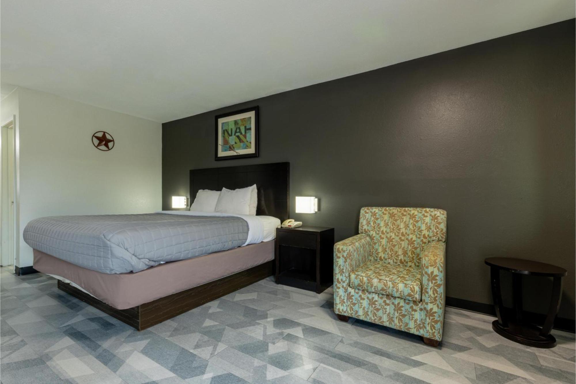 Freer Executive Inn And Studios Exterior photo