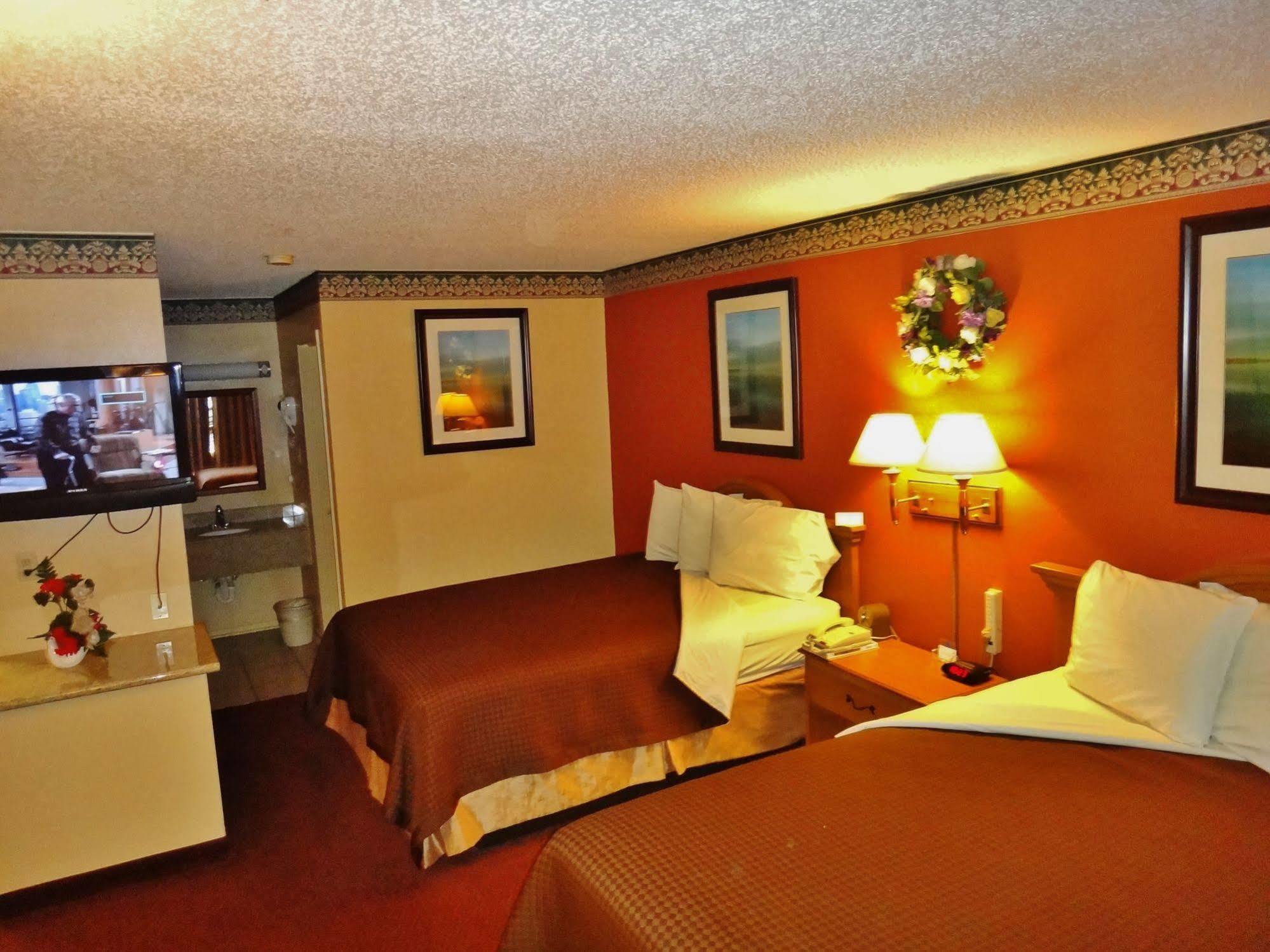 Freer Executive Inn And Studios Exterior photo