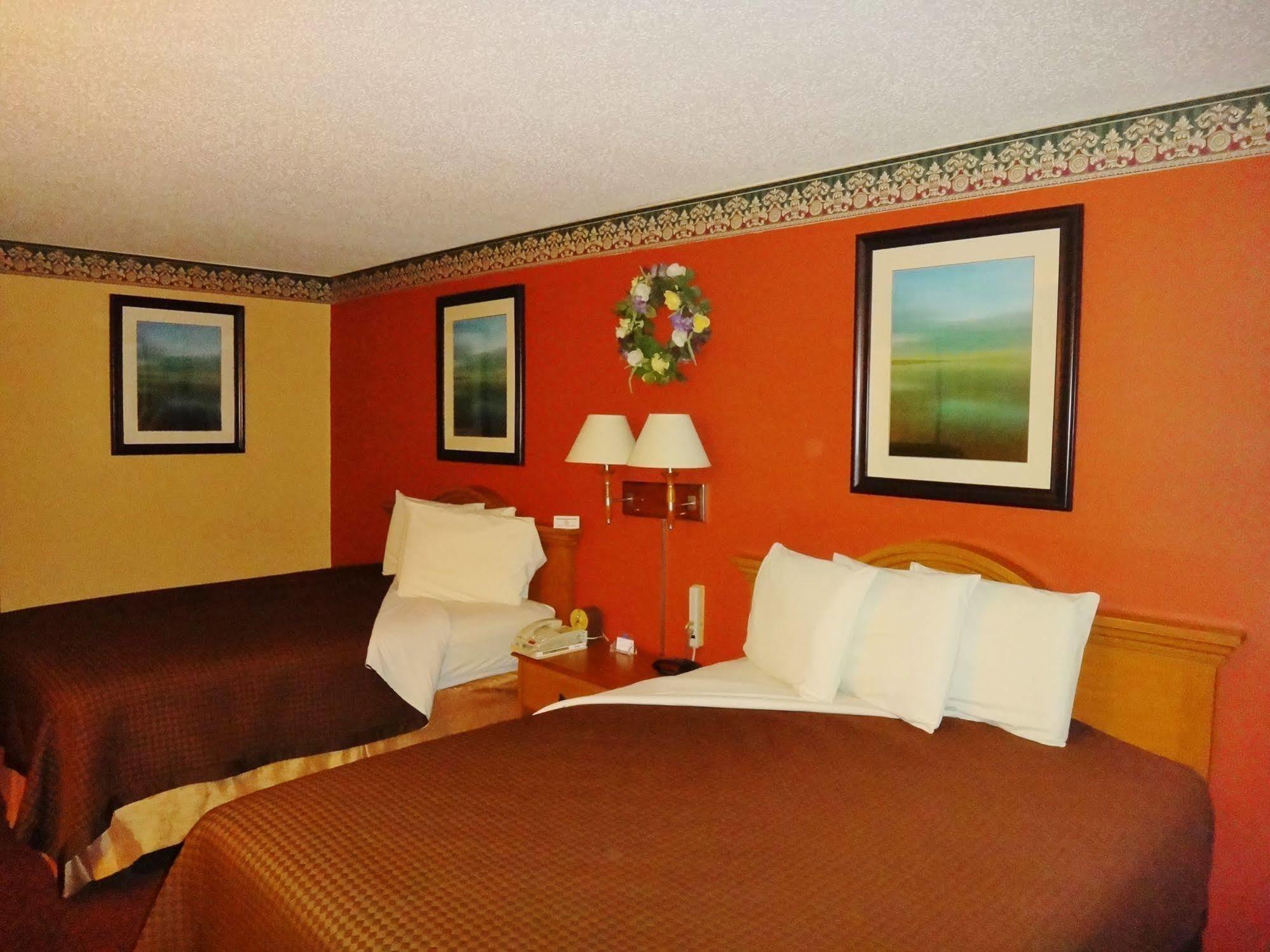 Freer Executive Inn And Studios Exterior photo
