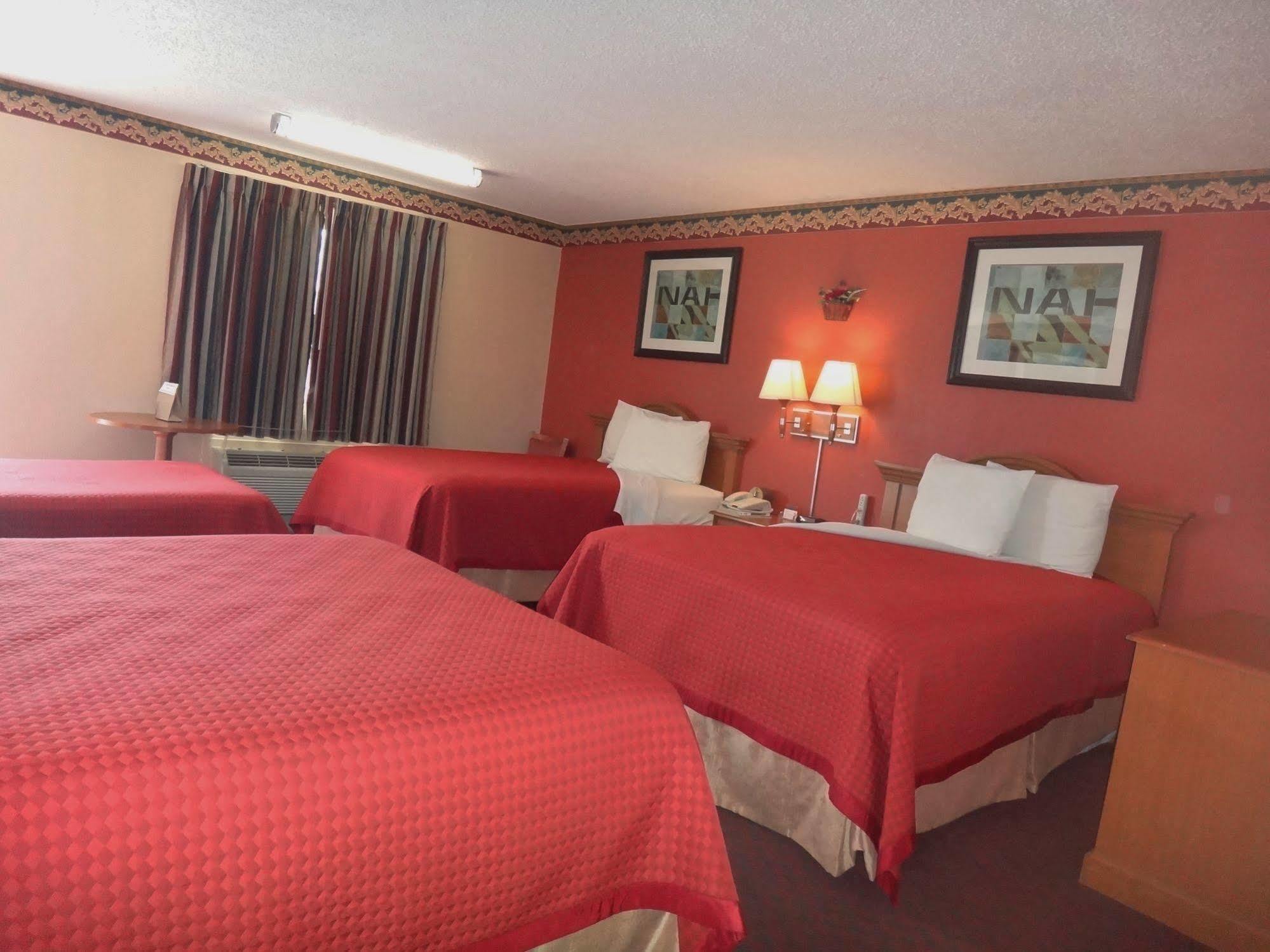 Freer Executive Inn And Studios Exterior photo